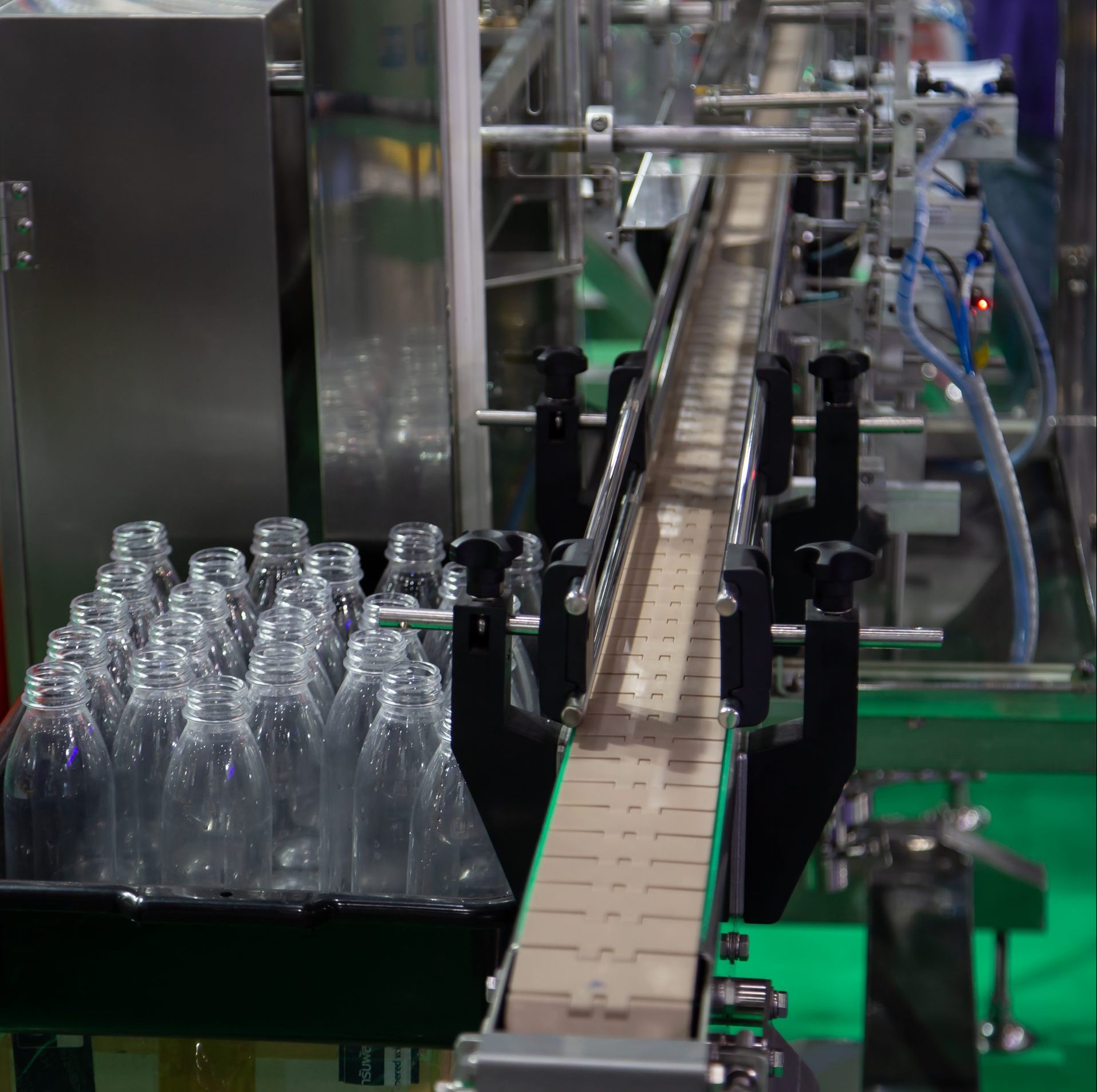 Liquid bottle filling and packing machine in food industry